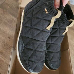 Teva ReEmber Short Boot Size 9